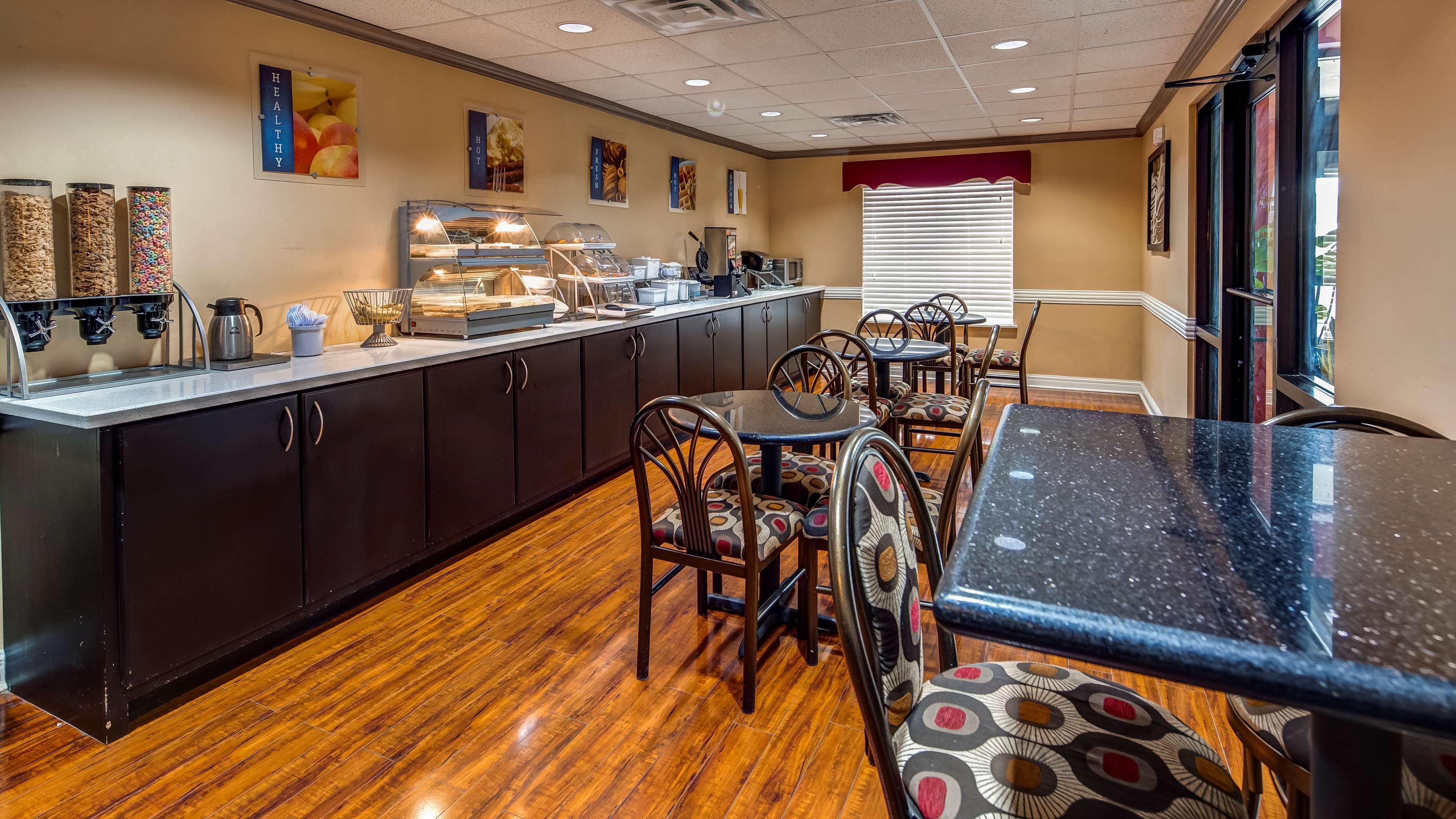 Surestay Plus Hotel By Best Western Alvin Buitenkant foto